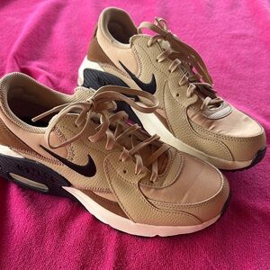 Nike Women's Sneakers in Tan and Black